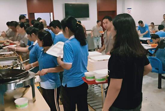 食堂承包公司不榨取員工伙食費(fèi)靠什么賺錢？