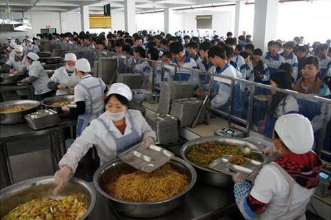 學(xué)校食堂承包這個(gè)近乎被壟斷的賺錢生意，如今卻“開不下去”？